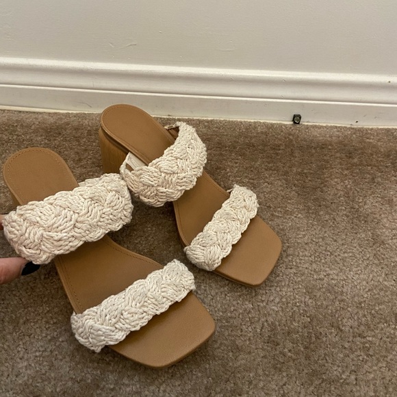 Universal Thread Heel Sandals - Picture 2 of 8